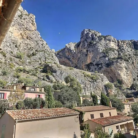 Vue Sur L'etoile De * Moustiers-Sainte-Marie