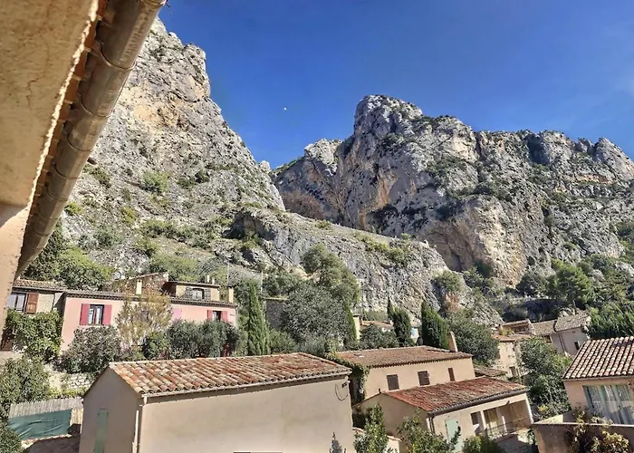Vue Sur L'etoile De * Moustiers-Sainte-Marie